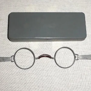 comparez les prix LUNETTES Du MASQUE A GAZ DU SOLDAT ALLEMAND De La PREMIERE GUERRE. /6511 18