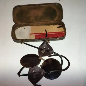 Boîte Avec Restant De Lunette Allemande WW2 ?A Identifier qualité supérieure 12